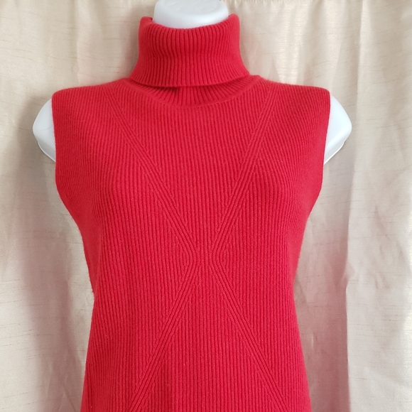 Bloomingdale's red rib knit sleeveless cashmere turtleneck sweater Women… - Picture 3 of 6